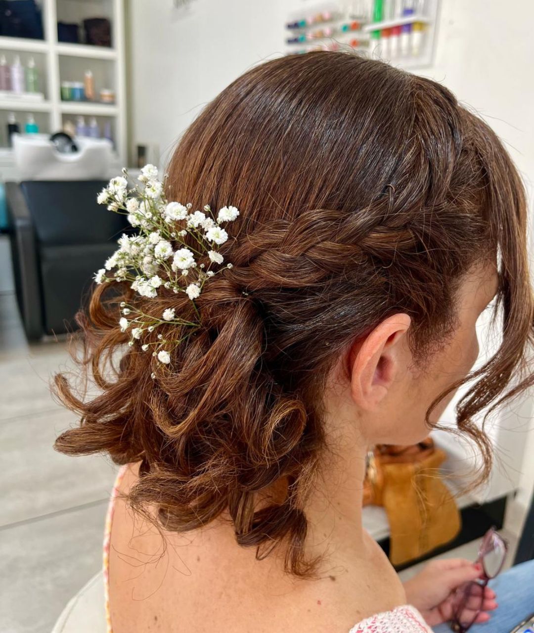 Chignon tressé fleurs mariage - coiffure événementielle Réunion