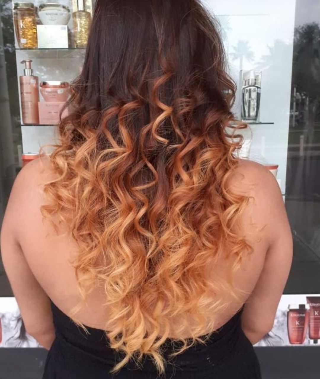 Balayage ombré boucles cuivrées - salon coiffure Réunion