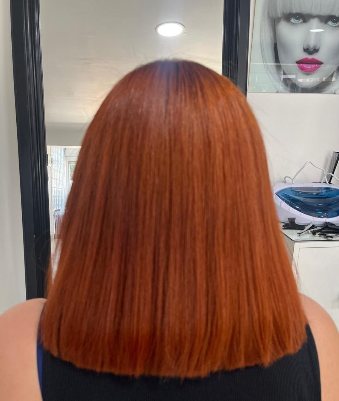 Coloration cuivrée intense lisse - salon de coiffure Saint-Pierre